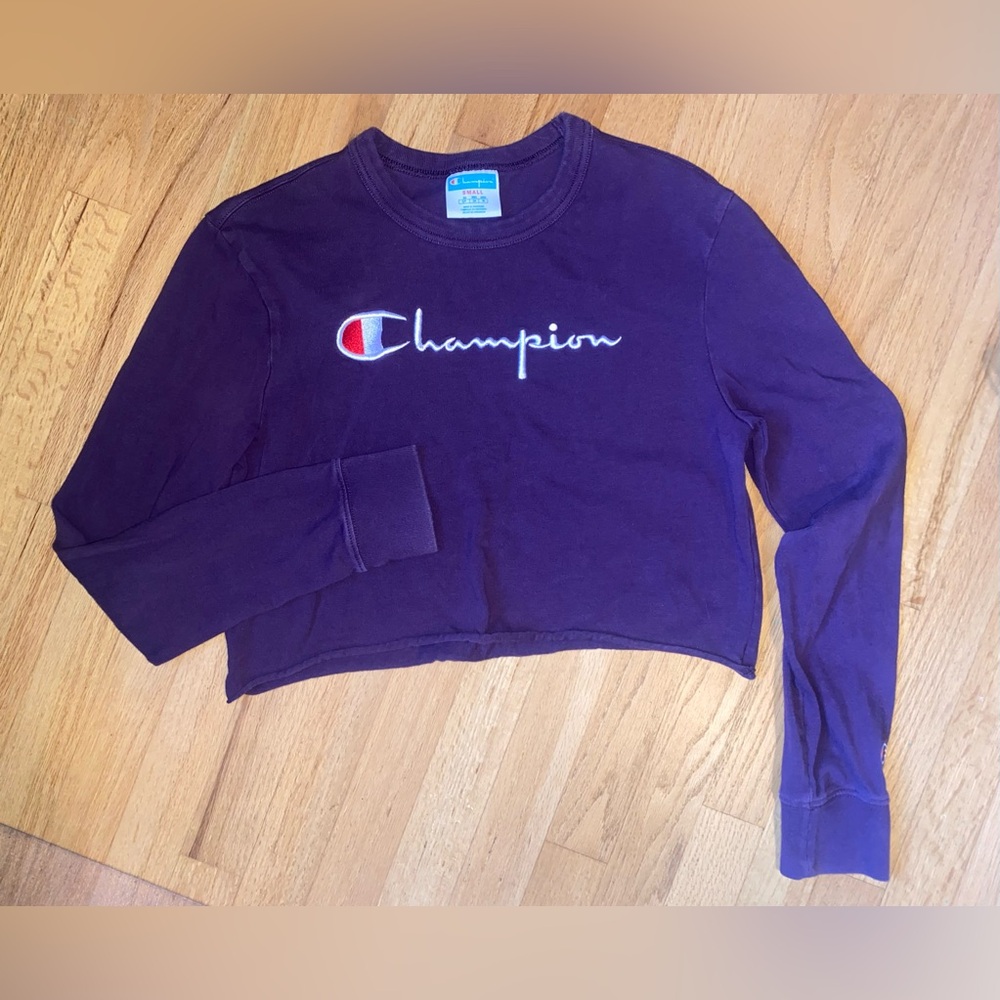 Women’s Small Cropped Champion Long Sleeve Tee.
